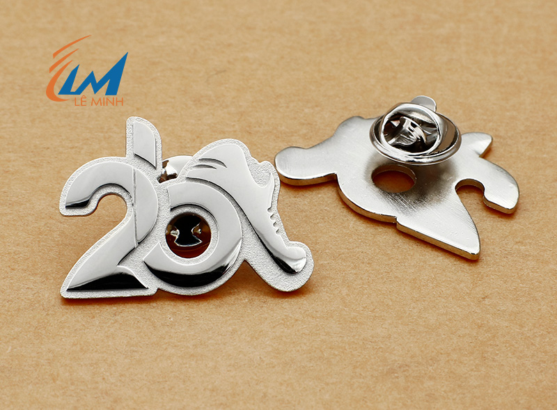 làm huy hiệu logo đúc mạ vàng cao cấp