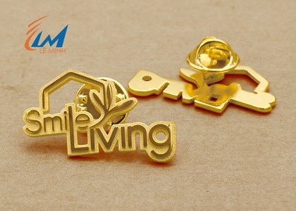Huy hiệu mạ vàng cài áo Smile Living