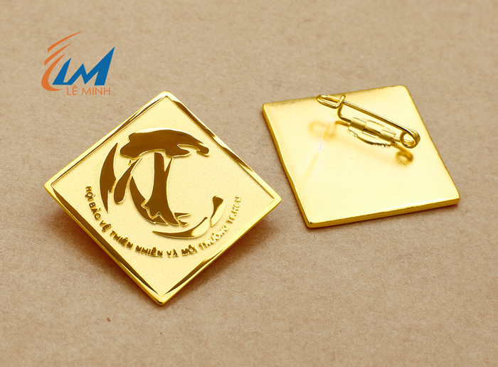 làm huy hiệu logo đúc mạ vàng cao cấp