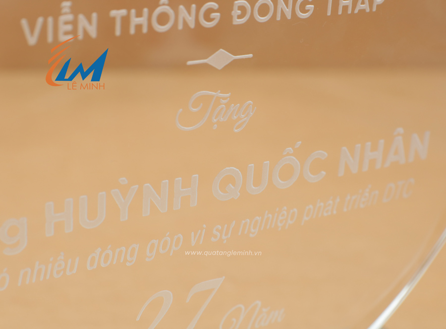 kỷ niệm chương vinh danh cống hiến