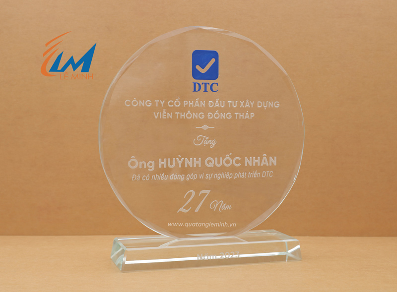 kỷ niệm chương vinh danh cống hiến