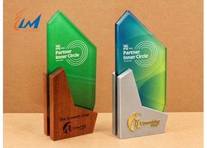 Kỷ niệm chương tặng đối tác