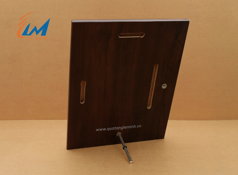 bảng vinh danh gỗ khung kim loại