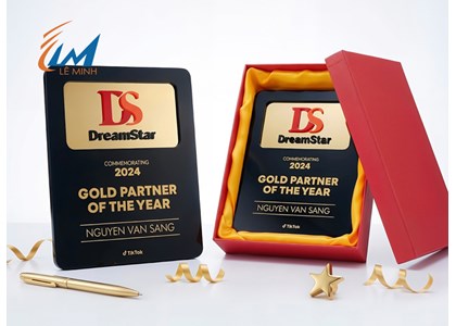 Bảng vinh danh nút bạc - vàng youtube bằng kim loại