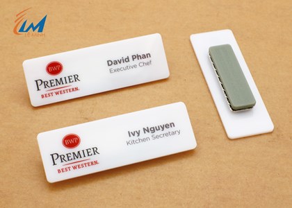 Sản xuất bảng tên mica giá rẻ